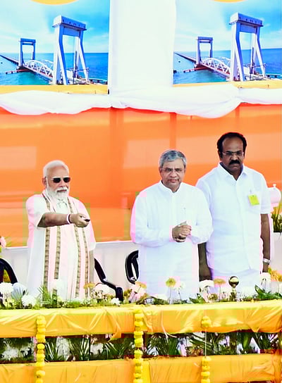 பாம்பன் புதிய ரயில் பாலம் திறப்பு - புகைப்படங்கள்