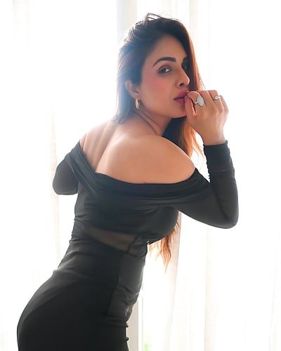 ஞாயிறு திட்டங்களை ரத்து செய்துவிட்டு என்னைப் பாருங்கள்... நேஹா மாலிக்!