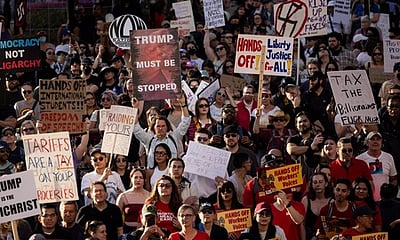 அதிபா் டிரம்ப்புக்கு எதிராக அமெரிக்காவில் போராட்டம்!