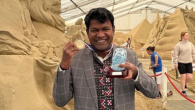 சுத‌ர்​ச‌ன் ப‌ட்நா​ய‌க்​கி‌ற்கு பிரி‌ட்டனி‌ல் சா‌ண்‌ட் மா‌ஸ்​ட‌ர் விருது! 