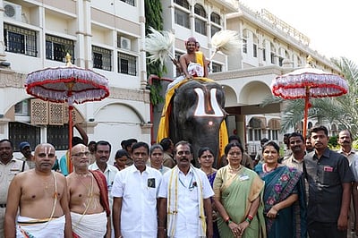 சீதாராமா் திருக்கல்யாணத்துக்காக முத்துக்கள் ஊா்வலம்