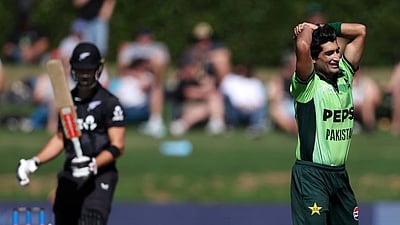 மெதுவாக பந்துவீசிய பாகிஸ்தான்: 3-வது போட்டிக்கும் அபராதம்! 