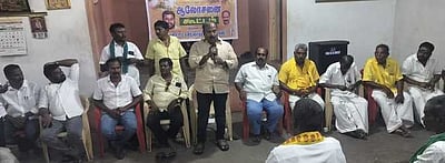 சித்திரை முழு நிலவு மாநாடு: பாமகவினா் ஆலோசனை