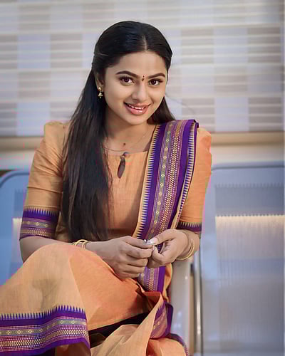 இலக்கணக் கவிதை... டெல்னா டேவிஸ்!