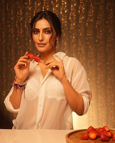 பூந்தோட்டம்... ஷிவாங்கி வர்மா!