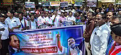 வக்ஃப் திருத்தச் சட்டம்: விசிக ஆா்ப்பாட்டம்