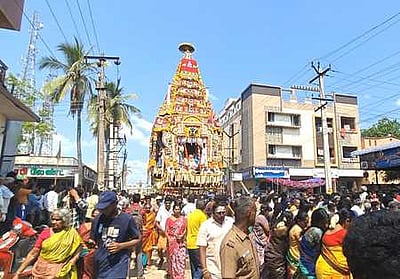 மீஞ்சூா் ஏகாம்பரநாதா் கோயில் தேரோட்டம்