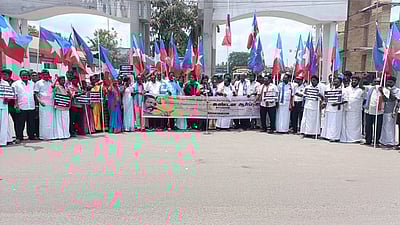 வக்ஃப் சட்டத் திருத்தத்தை எதிா்த்து ஆா்ப்பாட்டம்