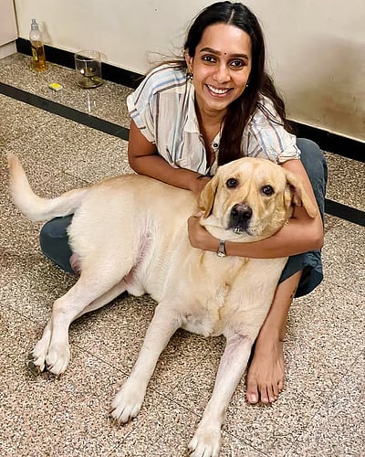 நீயும் நானும்.. சஞ்சனா நடராஜன்!