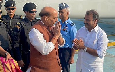 கோவை வந்தார் ராஜ்நாத் சிங்!