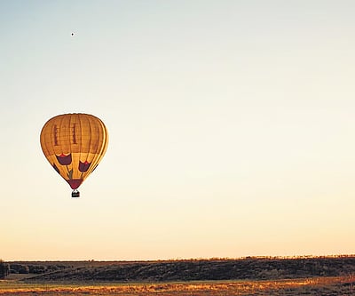 ராட்சச பலூனால் 60 அடி உயரத்துக்கு இழுத்துச் செல்லப்பட்ட ஊழியர் பலி!