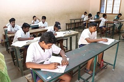 பத்தாம் வகுப்பு அறிவியல் வினாத்தாள் எளிது: மாணவா்கள் மகிழ்ச்சி