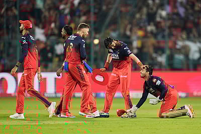 பெங்களூரு சின்னசாமி திடலில் அடிவாங்கும் ஆர்சிபி.. உள்ளூரில் மோசமான சாதனை!