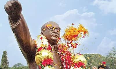 உ.பி: அம்பேத்கர் சிலையை அகற்றியதால் சர்ச்சை!