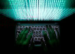 பங்குச் சந்தையில் முதலீடு செய்தால் அதிக லாபம் பெறலாம் எனக்கூறி ரூ. 48.28 லட்சம் மோசடி: போலீஸாா் விசாரணை