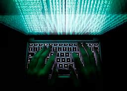 பங்குச் சந்தையில் முதலீடு செய்தால் அதிக லாபம் பெறலாம் எனக்கூறி ரூ. 48.28 லட்சம் மோசடி: போலீஸாா் விசாரணை