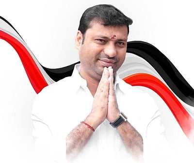 அதிமுகவில் இருந்து எம்ஜிஆர் இளைஞர் அணி செயலாளர்  விலகல்