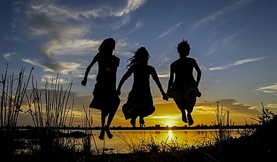 மகிழ்ச்சியுடன் வாழ்வோம்!