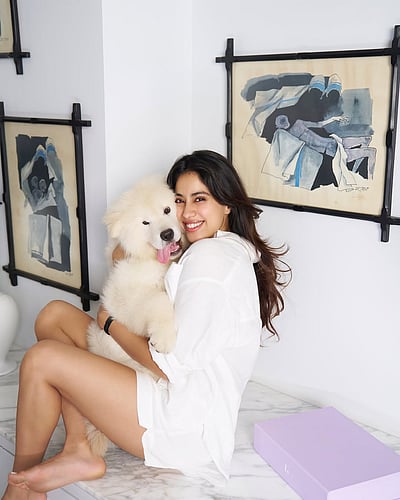 செல்லப்பிராணியுடன் ஜான்வி கபூர்!