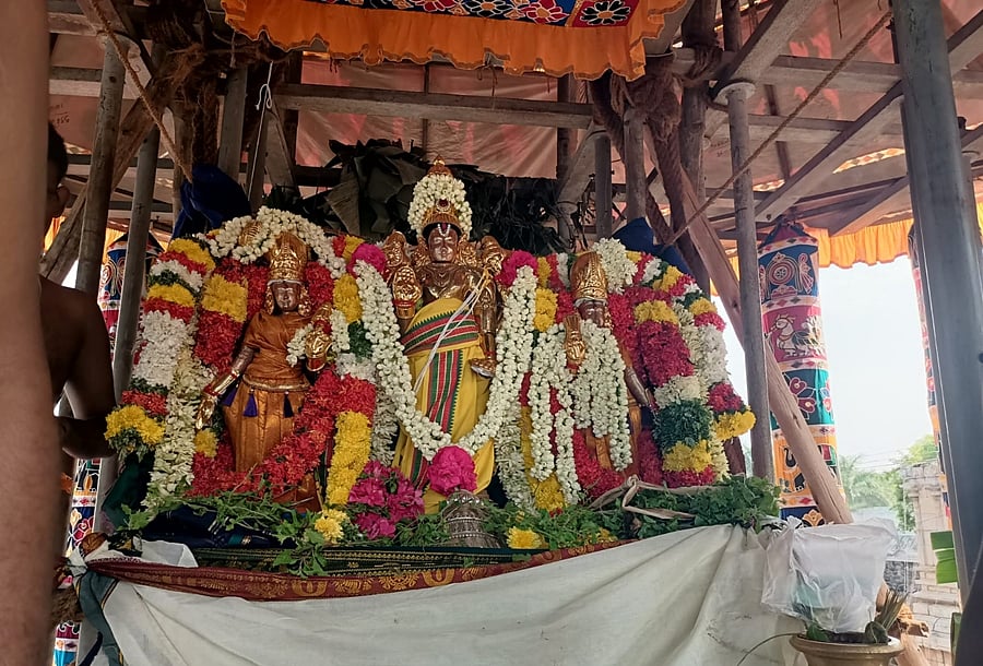 ஸ்ரீதேவி, பூதேவி சமேதராய் நரசிம்ம சுவாமி.