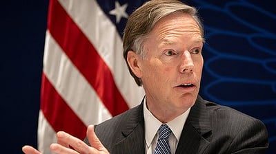 டிரம்ப்பின் வரிவிதிப்பு ஷி ஜிங்பிங் தலைமைக்கு சவால்: முன்னாள் அமெரிக்க தூதா்