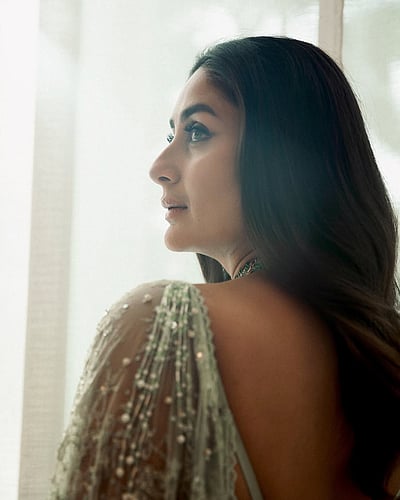 நோக்கு வர்மம்.. கரீனா கபூர்!