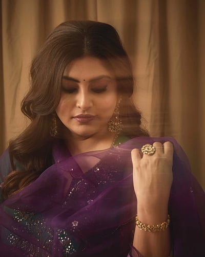 மேகமோ அவள்... மஞ்சிமா மோகன்!