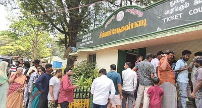 கோடை விடுமுறை:  கோவை குற்றாலத்தில் குவிந்த சுற்றுலாப் பயணிகள்!