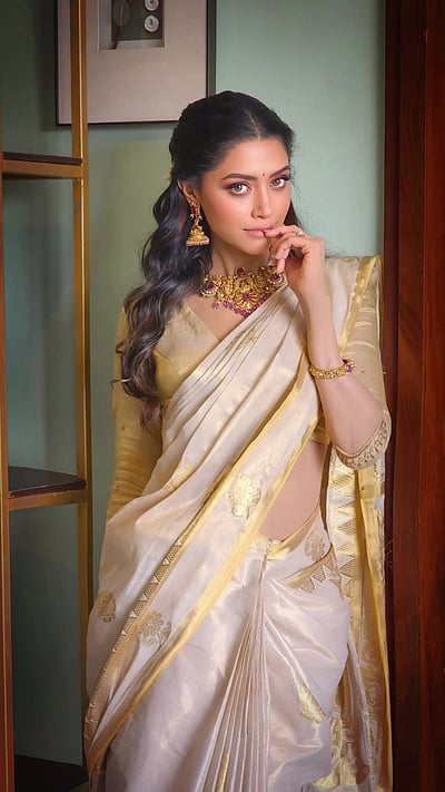 கனி காணும் திருநாளல்லோ.. மம்தா மோகன்தாஸ்!