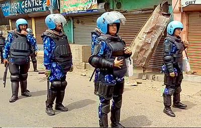 மே.வங்கத்தில் கலவரம்: சட்டத்தை யாரும் கையிலெடுக்க வேண்டாம் - மமதா பானர்ஜி எச்சரிக்கை!