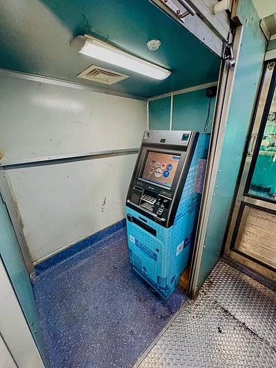 இந்தியாவில் முதல்முறையாக ரயிலில் ஏடிஎம்!