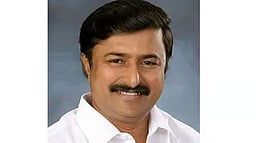 சமூக ஊடக விழிப்புணா்வு போட்டிகளில் வென்ற 40 பேருக்கு பரிசு : அமைச்சா் மு.பெ.சாமிநாதன் வழங்கினாா்