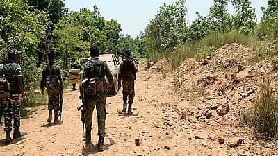 சத்தீஸ்கரில் பாதுகாப்புப் படையினர் அதிரடி நடவடிக்கை! 22 நக்சல்கள் கைது!