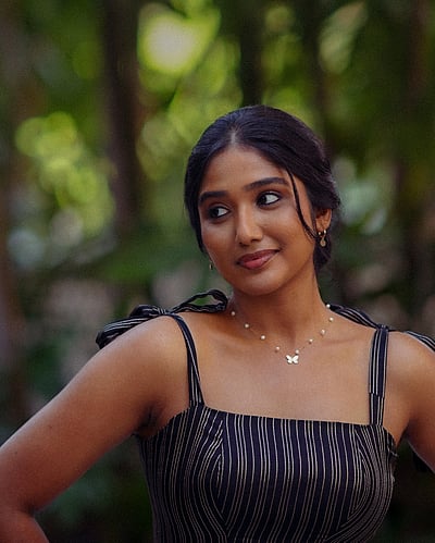 அடியே அழகே... தீபிகா!