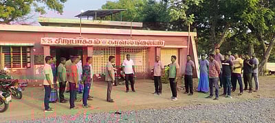 மதுவிலக்கு: வனப்பகுதியில் சிறப்பு சோதனை