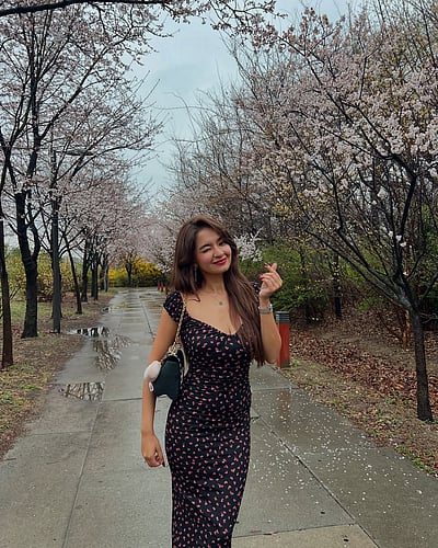 கொரியன் ஸ்டைலில் க்யூட் பொண்ணு.. அனுஷ்கா சென்!