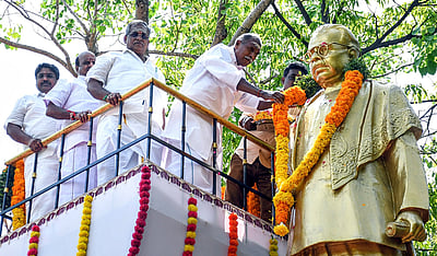 பாரதிதாசன் நினைவு நாள்: புதுவை ஆளுநா், முதல்வா் மரியாதை