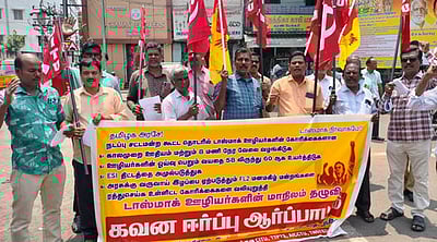 பணி நிரந்தரம் செய்யக் கோரி 
டாஸ்மாக் ஊழியா்கள் ஆா்ப்பாட்டம்