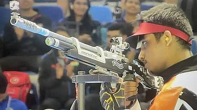 வெள்ளி வென்ற ருத்ராங்க்ஷ் - ஆா்யா இணை