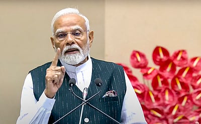 அடுத்த 1,000 ஆண்டுகளுக்கான கொள்கைகளை அரசு வகுக்கிறது: 
குடிமைப் பணிகள் நாளில் பிரதமா் மோடி பேச்சு