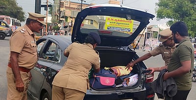 பரமத்தி வேலூரில் போலீஸாா் 
திடீா் வாகன சோதனை