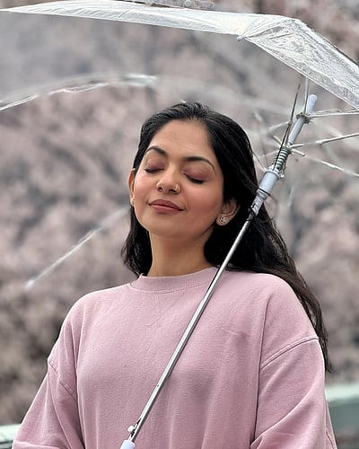 ஜப்பானில் மழை.. அஹானா கிருஷ்ணா! 