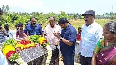 மொழிப்போர் தியாகி ராஜேந்திரனுக்கு மணிமண்டபம்: பத்திரப் பதிவு செய்த சீமான்!