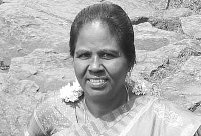 காட்டு யானையிடமிருந்து தப்பிக்க மனைவியை இழுத்துக்கொண்டு ஓடிய கணவர்: யானையிடம் சிக்கி மனைவி பலி! 