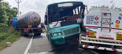 சிவகங்கை: அரசுப் பேருந்தை மோதிய எரிவாயு லாரிகள்; 21 பேர் காயம்!