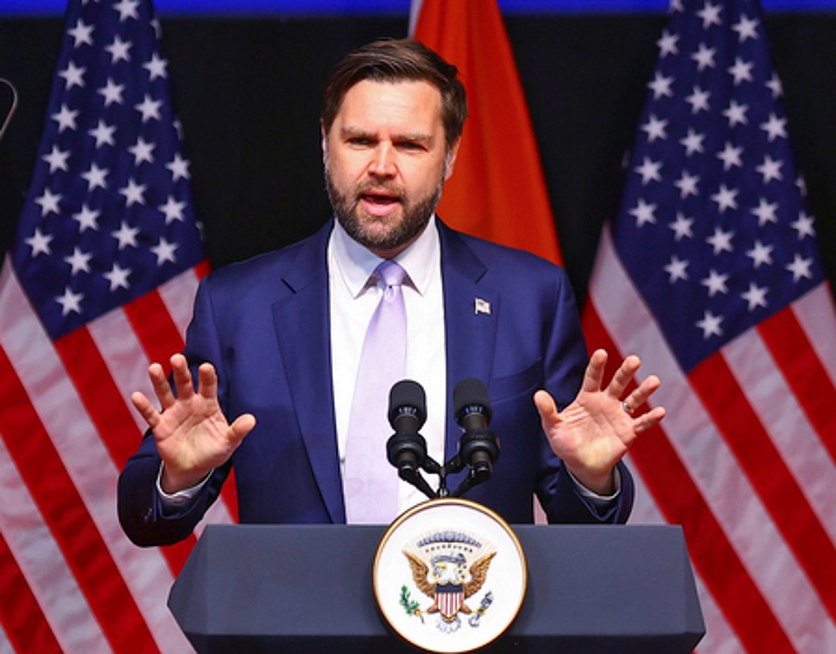 சீனா மீது வரி விதிப்பு
அதிபா் டிரம்ப் இதுவரை முடிவெடுக்கவில்லை: துணை அதிபா் ஜே.டி.வான்ஸ் தகவல்