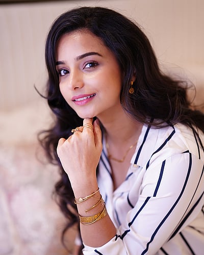 ரவி வர்மாவின் ஓவியம்... லாவண்யா!