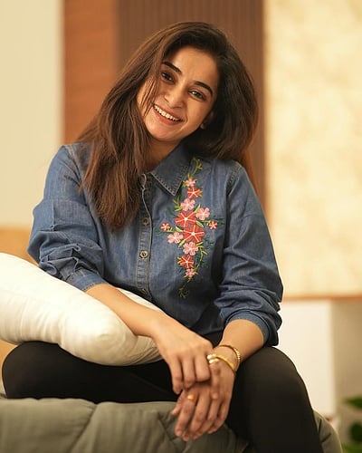 மலரே புன்னகை வீசு... பெளசி!  