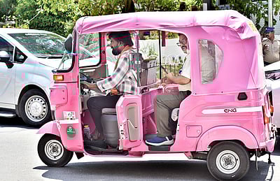 இளஞ்சிவப்பு ஆட்டோக்களை ஆண்கள் ஓட்டினால் கடும் நடவடிக்கை! - சென்னை ஆட்சியர்