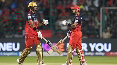 விராட் கோலி, தேவ்தத் படிக்கல் அசத்தல்; ராஜஸ்தானுக்கு 206 ரன்கள் இலக்கு!